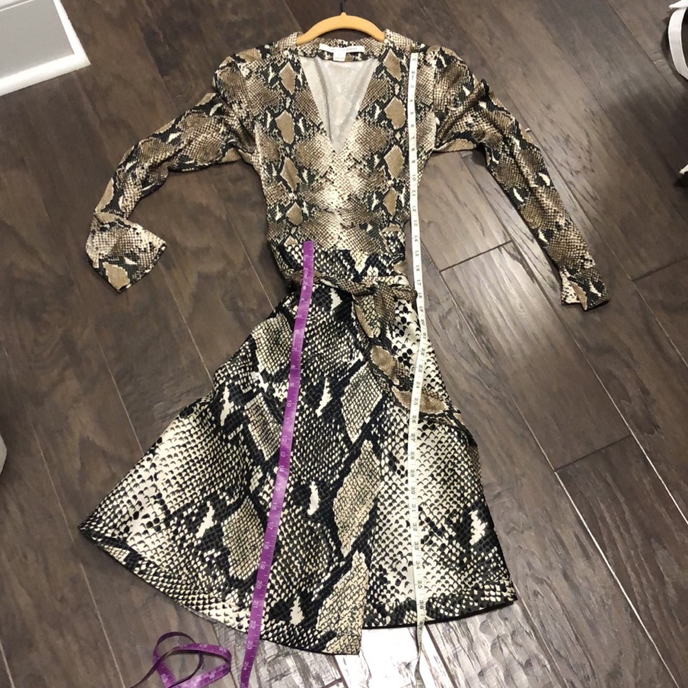DVF wrap dress size 6 snake pattern